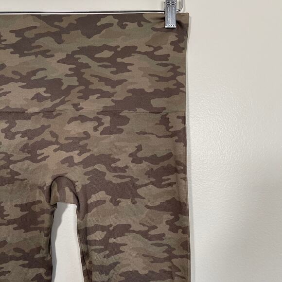 Spanx • Look At Me Now Seamless Cropped Camo Leggings - Picture 3 of 5
